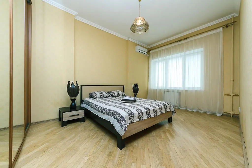 Apartment On Khreshchatyk 基輔